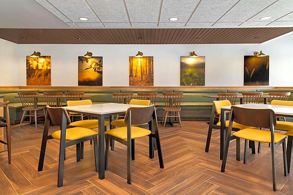 Fairfield by Marriott Inn & Suites Kansas City at The Legends