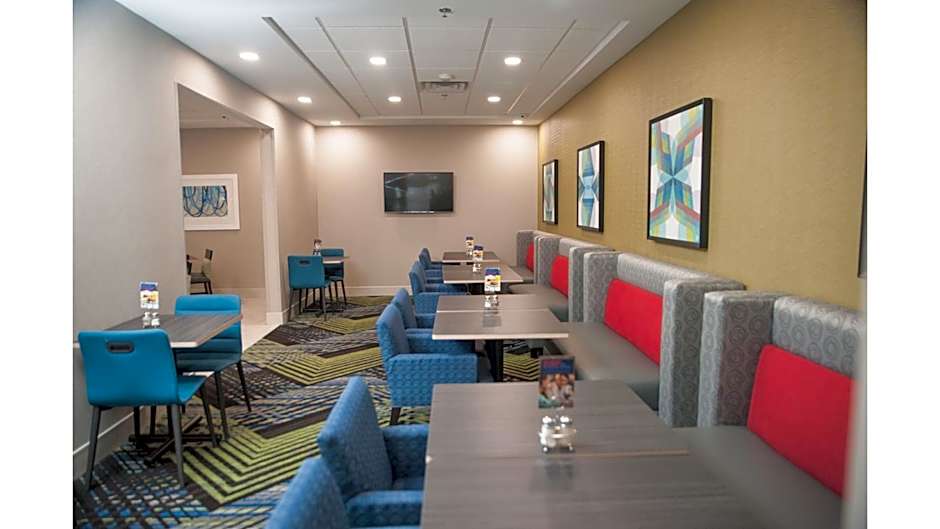 Holiday Inn Express Hotel & Suites Norfolk By IHG