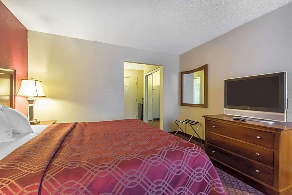 Econo Lodge Inn & Suites Joplin