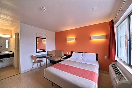 Standard Room 1 Queen Bed Non Smoking