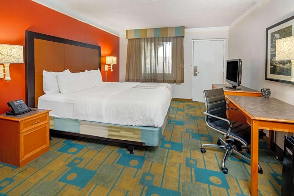 La Quinta Inn & Suites by Wyndham Irvine Spectrum