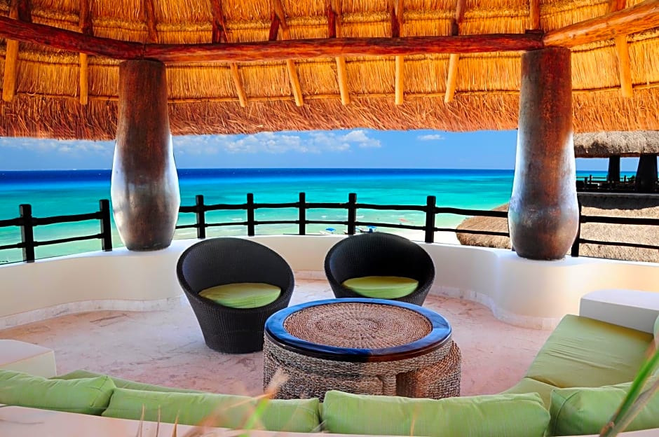 El Taj Oceanfront and Beachside Condo Hotel