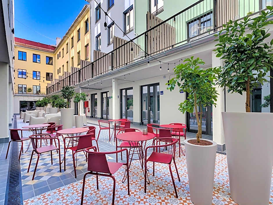 Livensa Living Studios - Valencia Viveros