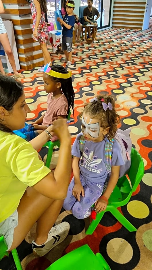 J'Adore Deluxe Hotel & Spa