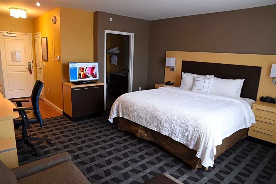 TownePlace Suites by Marriott Lawrence Downtown