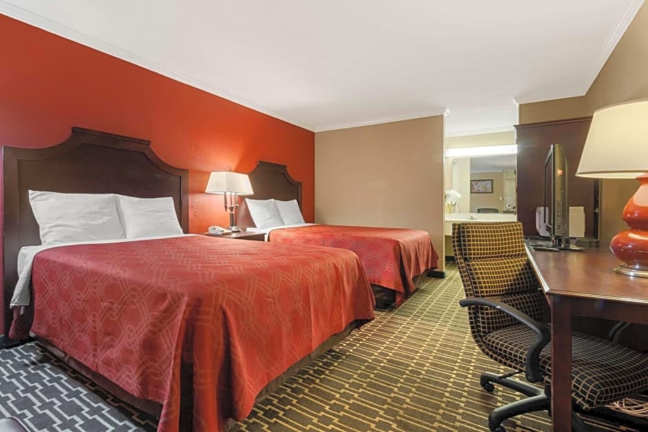 Econo Lodge Near Fort Stewart, Bar, Restaurant, Laundry Facility