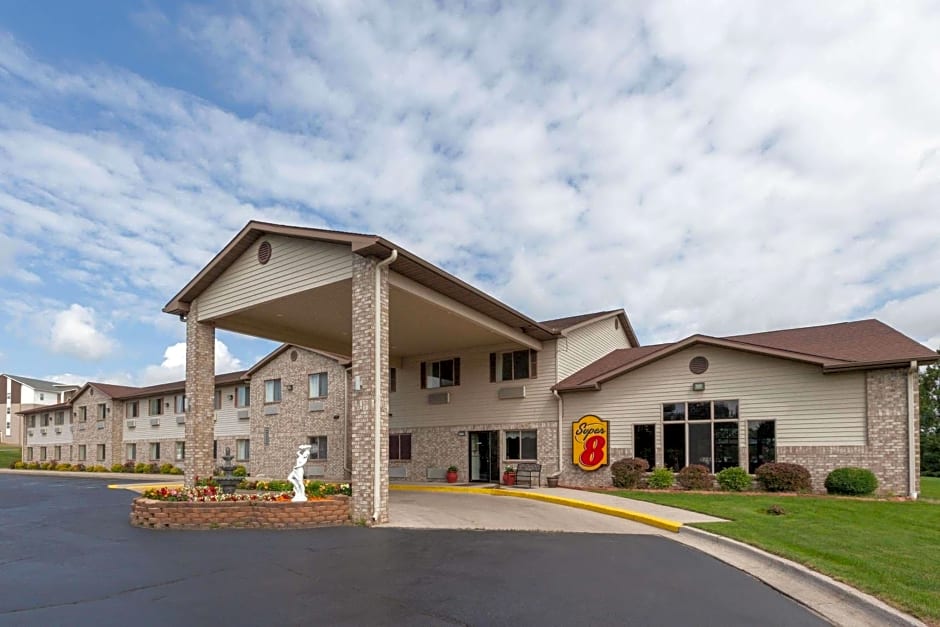 Super 8 by Wyndham Big Rapids