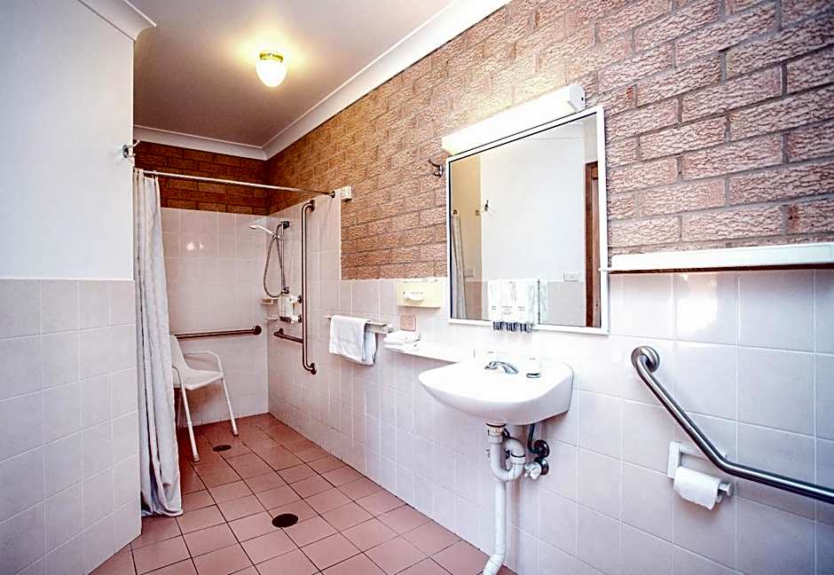 Golden Chain Aalana Motor Inn