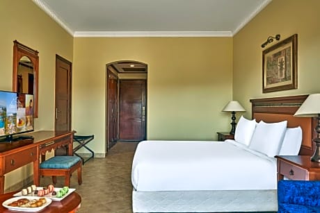Pool View Room, King Bed