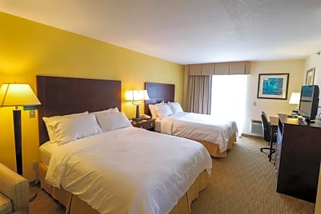 Queen Room with Two Queen Beds and Balcony - Non-Smoking