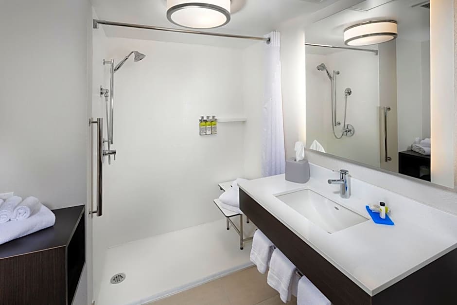 Photo 1 of 2 of 1 King Bed, Accessible, Roll in Shower