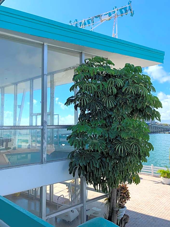 International Inn on the Bay