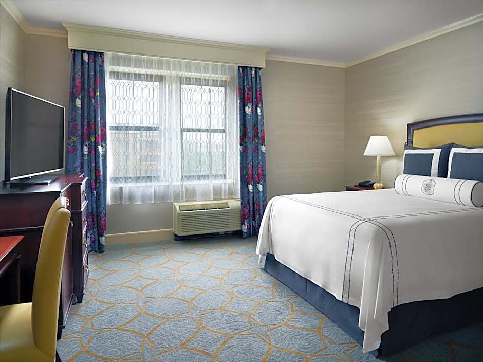 Photo 1 of 5 of Traditional 1 Queen Bed