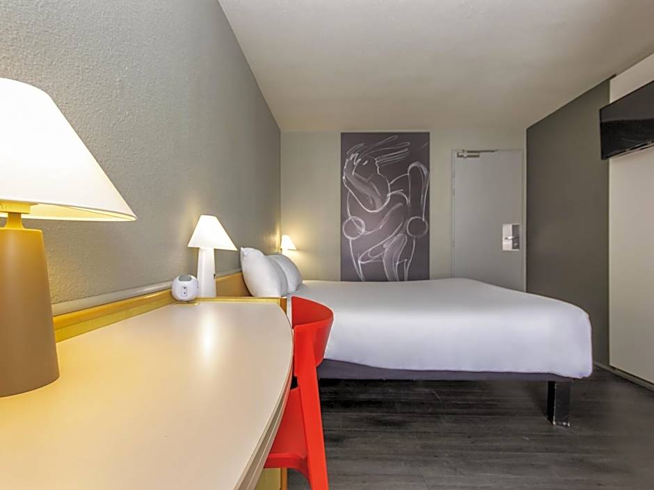 ibis Rochefort