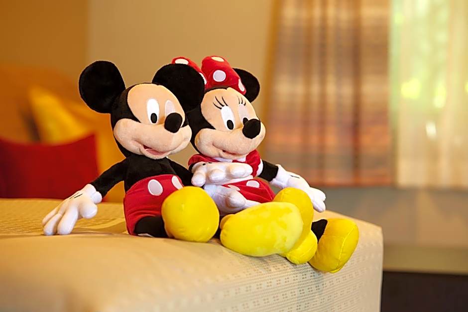 Eden Roc Inn & Suites near the Maingate