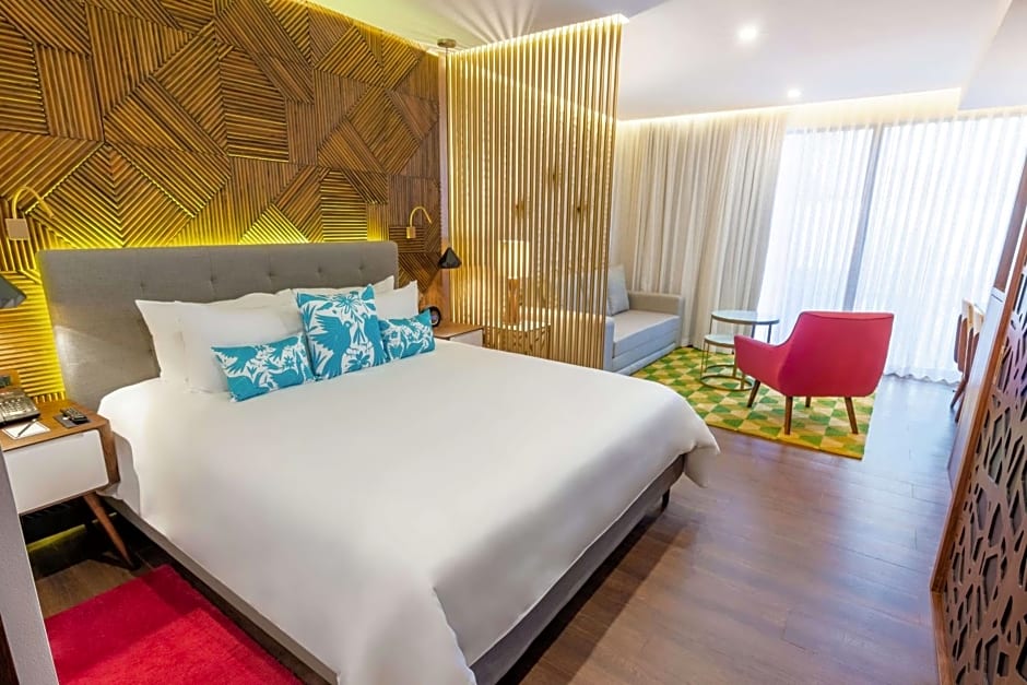 The Fives Downtown Hotel & Residences, Curio Collection by Hilton