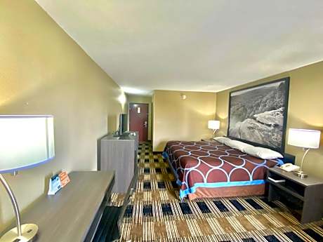 1 King Bed Non-Smoking