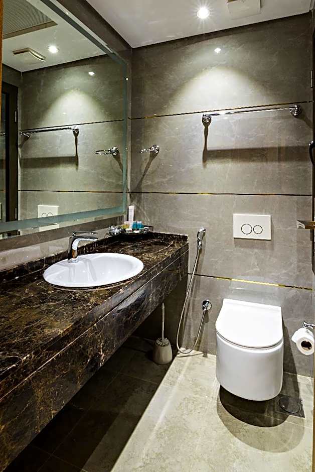 Mirnian Hotel