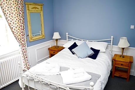 Double room-Deluxe-Ensuite with Shower-Courtyard view