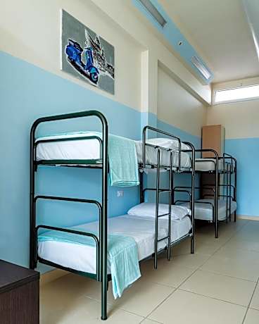 Bunk Bed in 6-Bed Female Dormitory Room