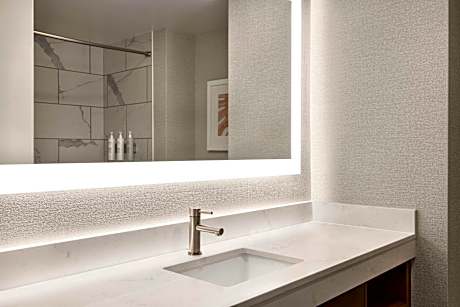2Qn Acc W/Tub Full Oceanfront 5Th Fl Nosmk Rm