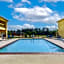 Days Inn & Suites by Wyndham Huntsville