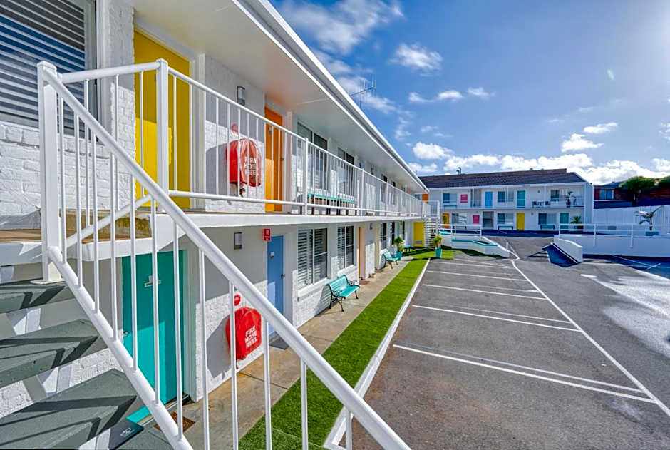 Waves Motel and Apartments formerly Comfort Inn International