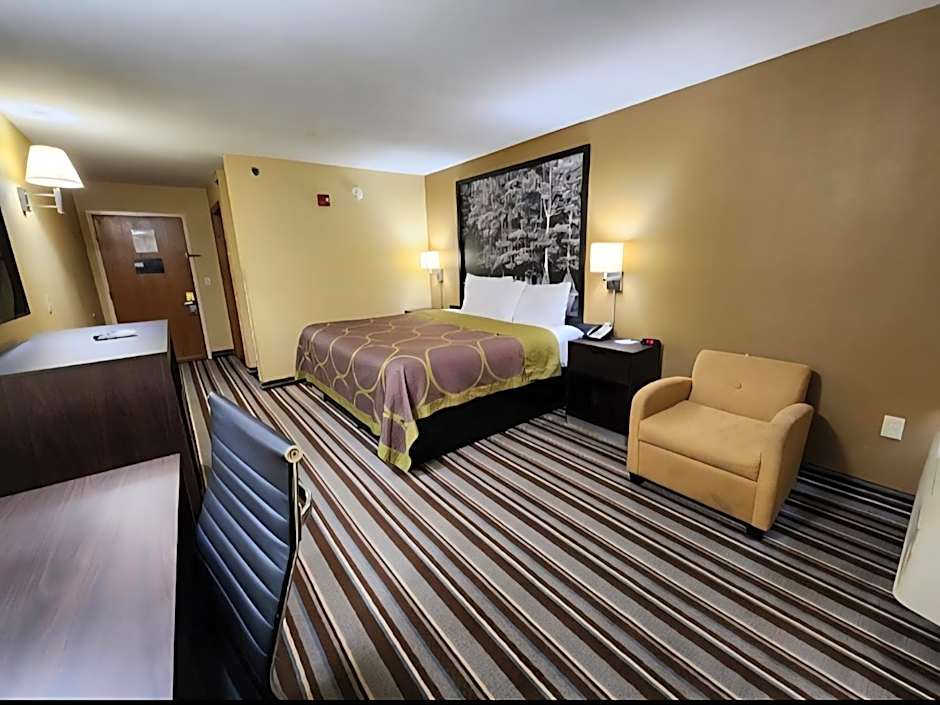 Super 8 by Wyndham Pine Bluff