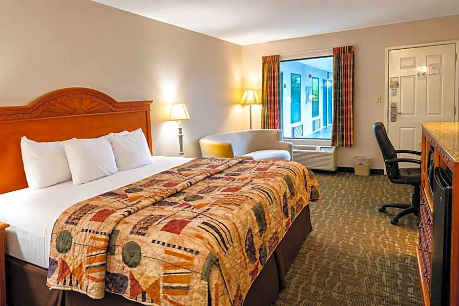 Days Inn by Wyndham Apple Valley Sevierville