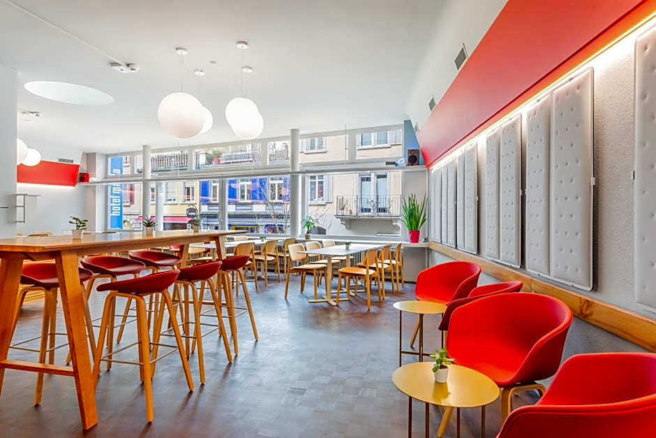 Hotel Marta - 1950's architecture in Zurich's vibrant old town, near main station