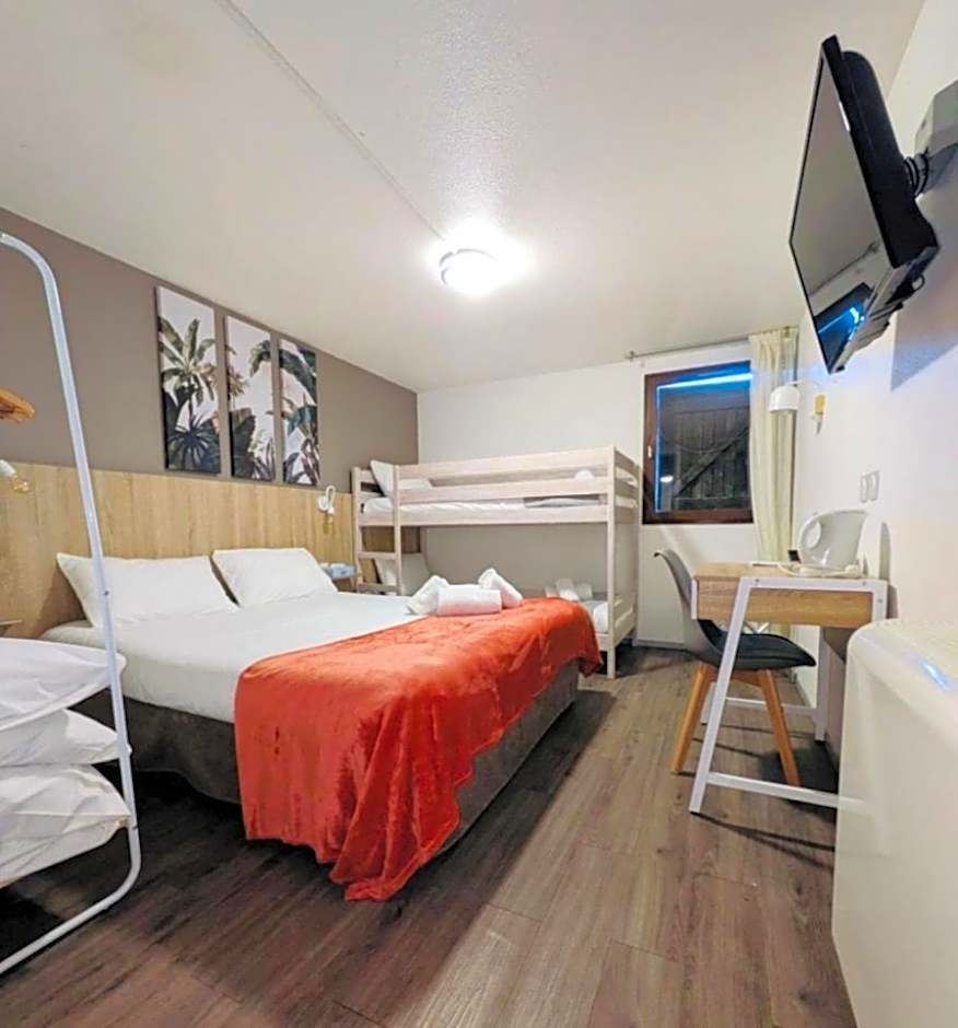 Photo 1 of 6 of Chambre Quadruple