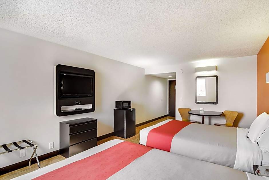 Motel 6 Carson
