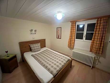 Budget Single Room with Shared Bathroom