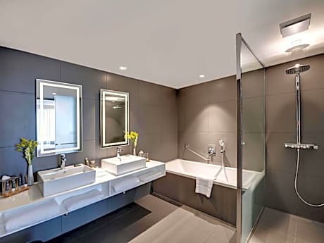 Executive Suite with Lagoon View