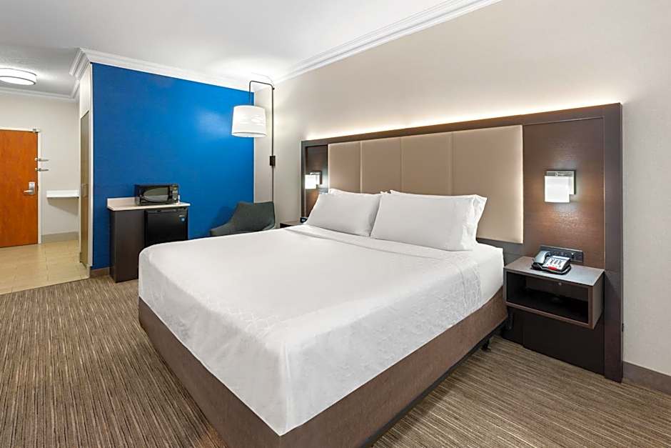 Holiday Inn Express Hotel & Suites Klamath Falls Central By IHG