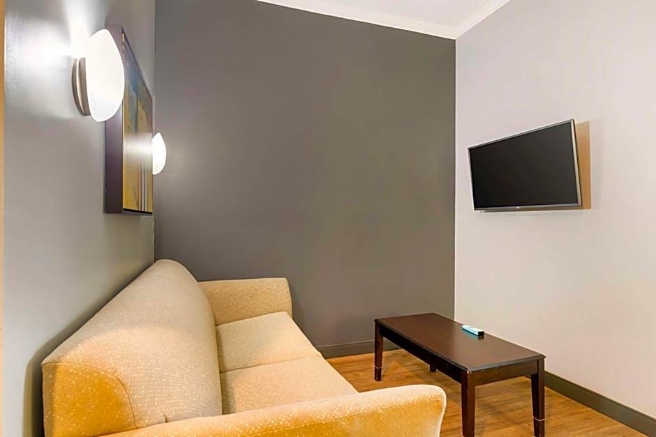 Best Western Plus Olathe Hotel & Suites