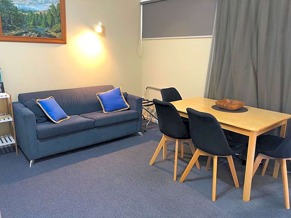 Manapouri Lakeview Motor Inn