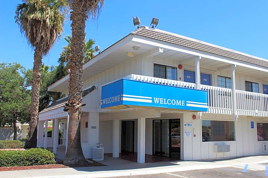 Motel 6-Coalinga, CA - East