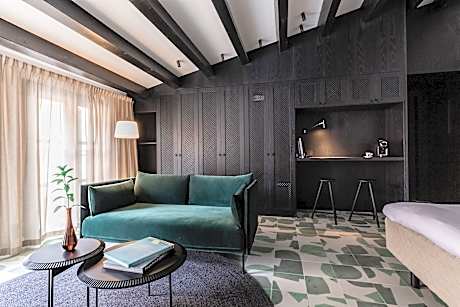 Junior Suite (1 King Bed)