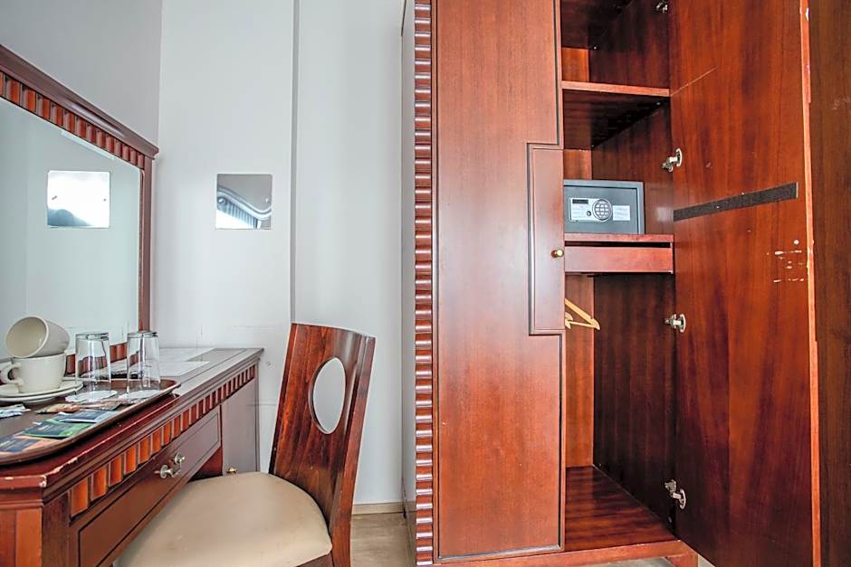 Hotel Attaché