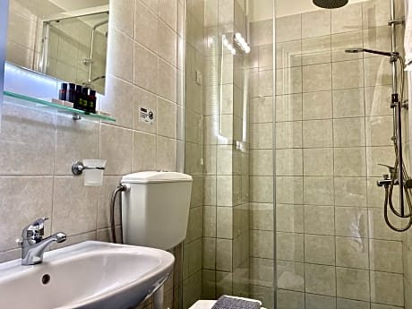 Bruskos Hotel & Suites