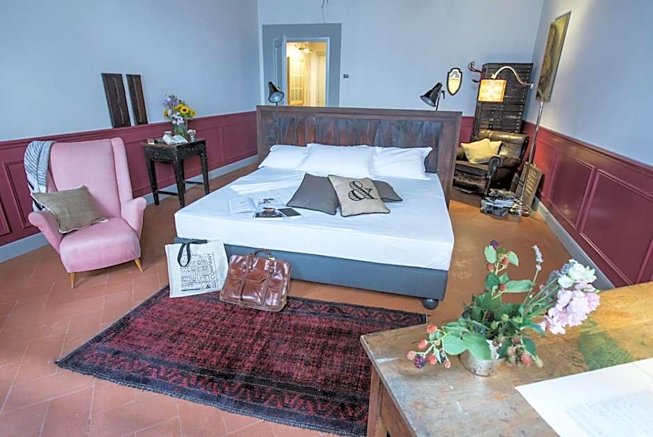 Soprarno Suites