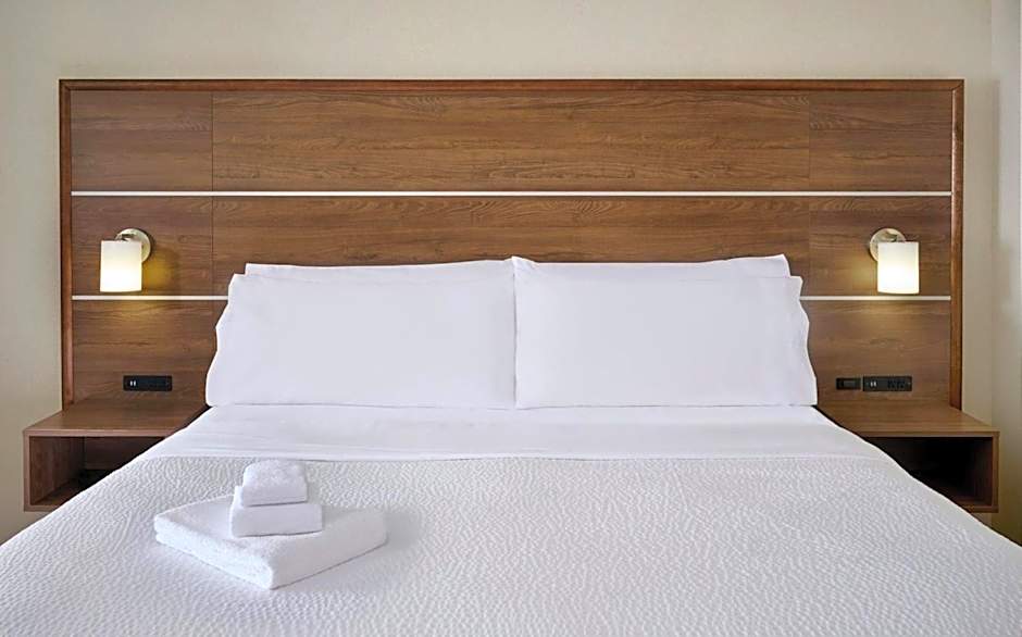 Holiday Inn Express and Suites Brantford By IHG