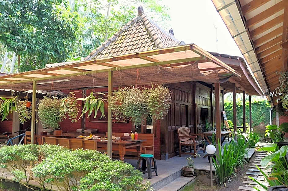 Cempaka Borobudur Guest House