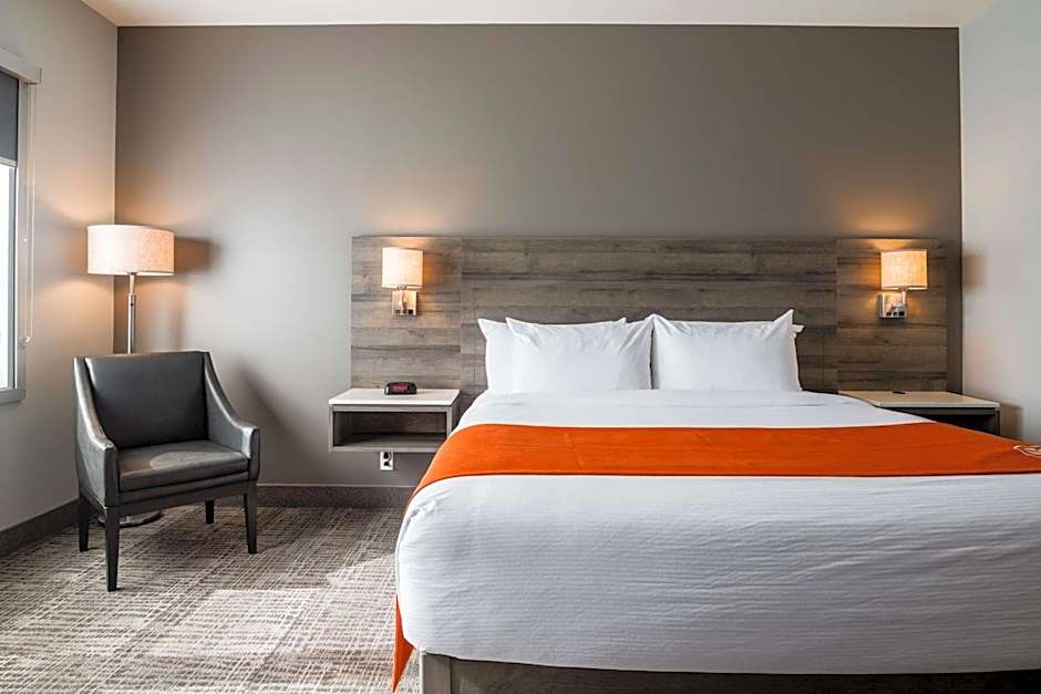 Amsterdam Inn & Suites, an Ascend Collection Hotel