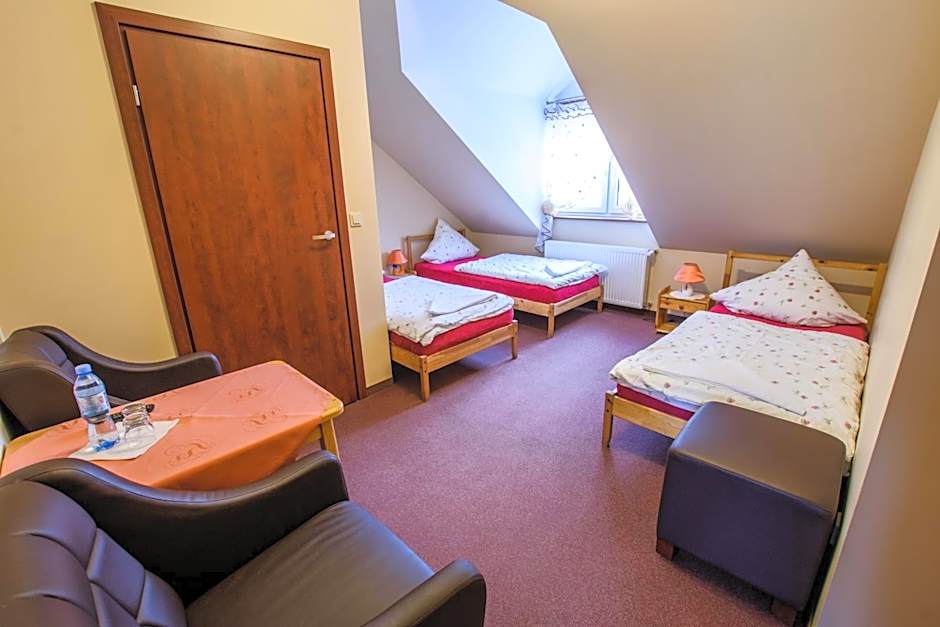 Dwór Skalny Apartamenty, Pokoje i Restauracja Karczma Skalna