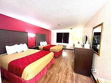 Quadruple Room with Two Queen Beds - Disability Access/Non Smoking