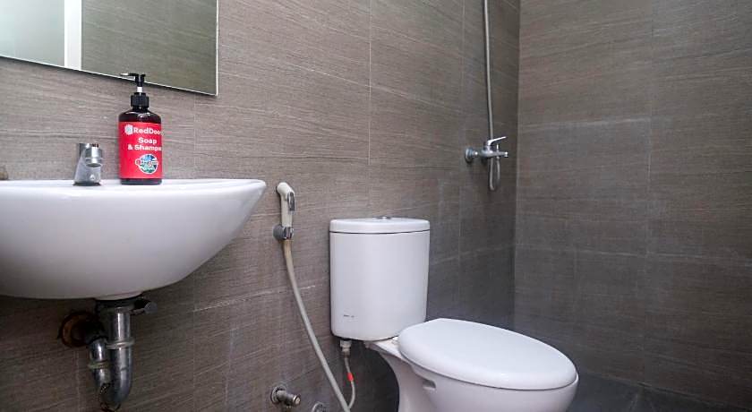 RedDoorz Syariah near Simpang Lima Semarang