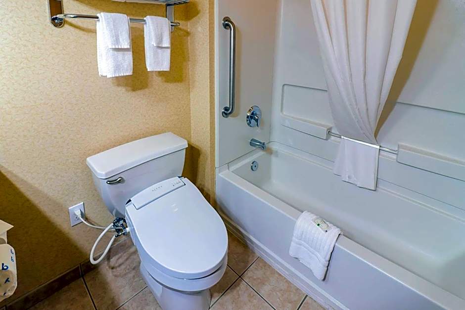 Quality Inn & Suites Sequim at Olympic National Park