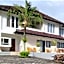 Medewi Manor